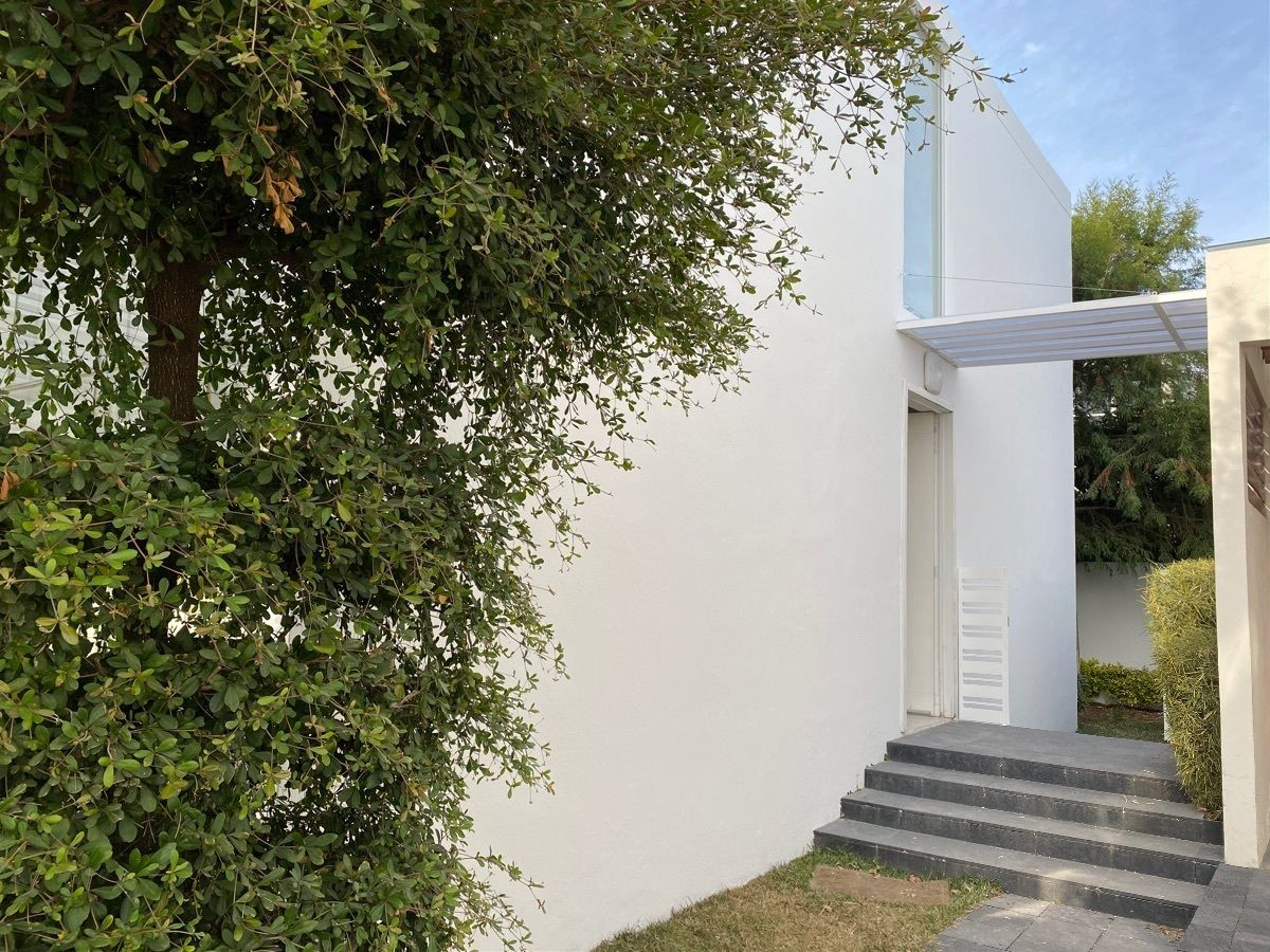 17 de 48: ingreso principal lateral