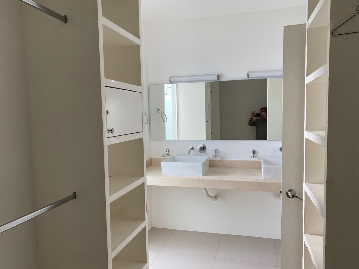 26 of 50: clóset vestidor