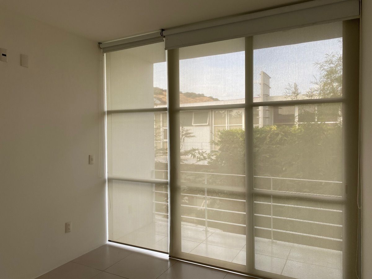 37 de 48: recámara tres con salida al balcón