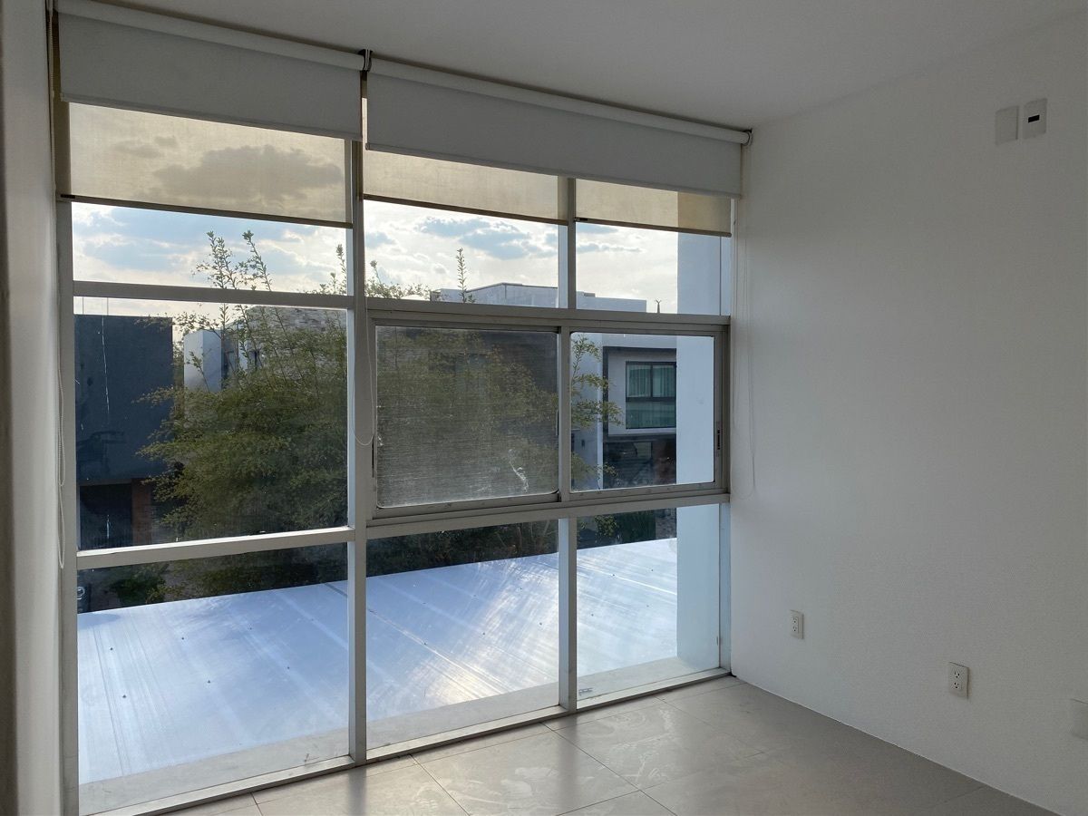 41 de 48: recámara secundaria que ve al frente 