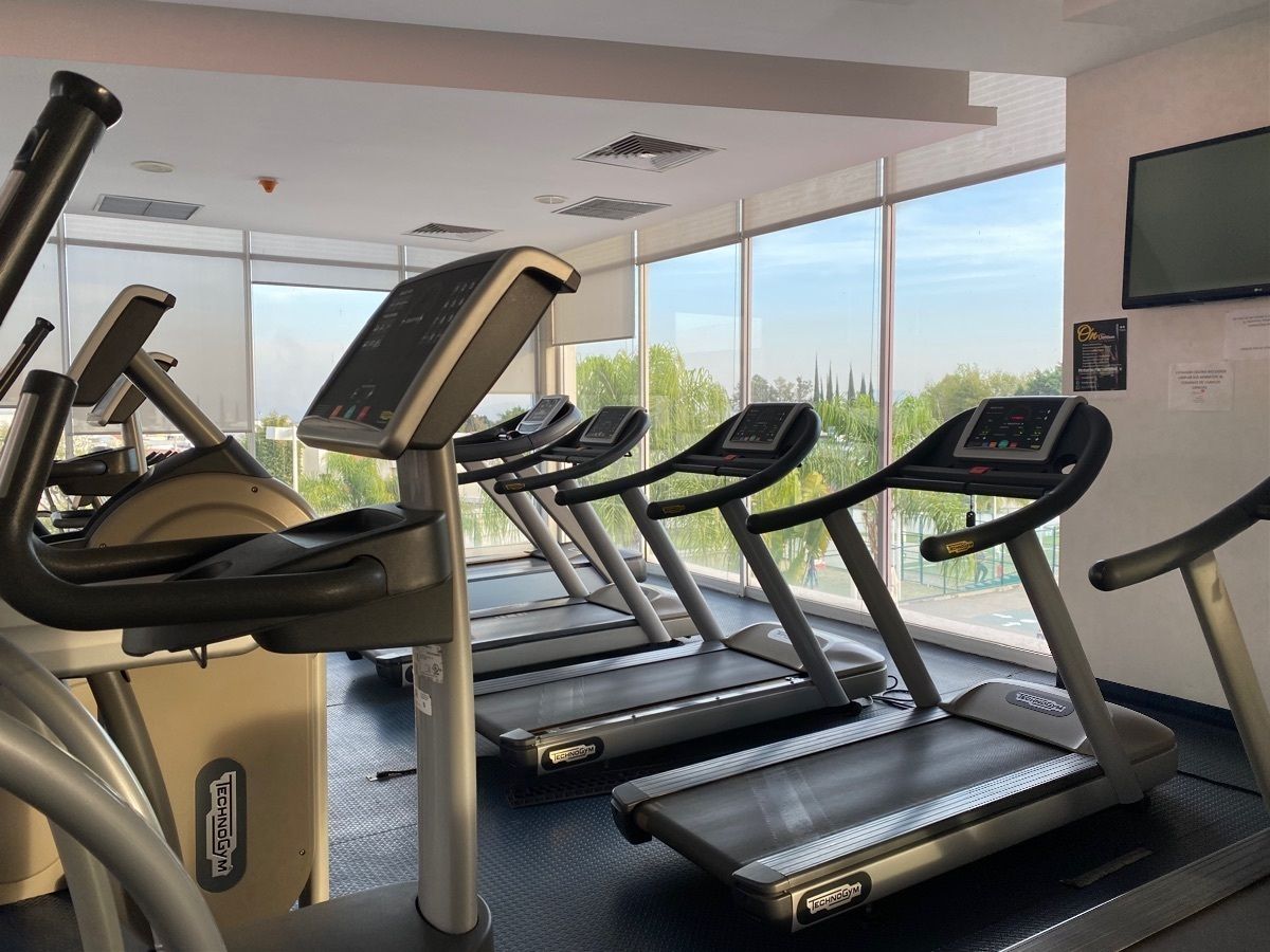 47 de 48: gimnasio equipado con vistas