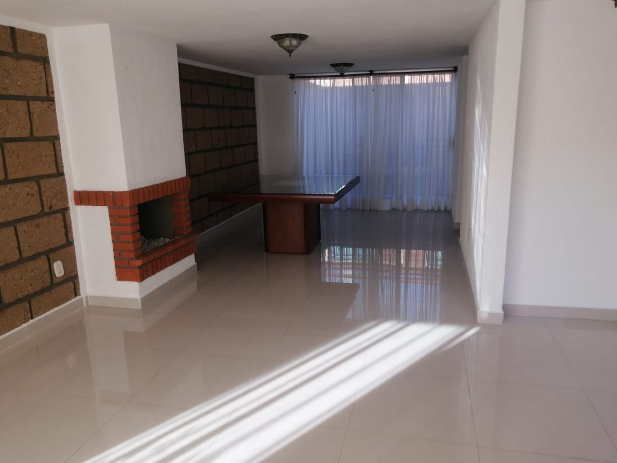 Casa en San Felipe Tlalmimilolpan