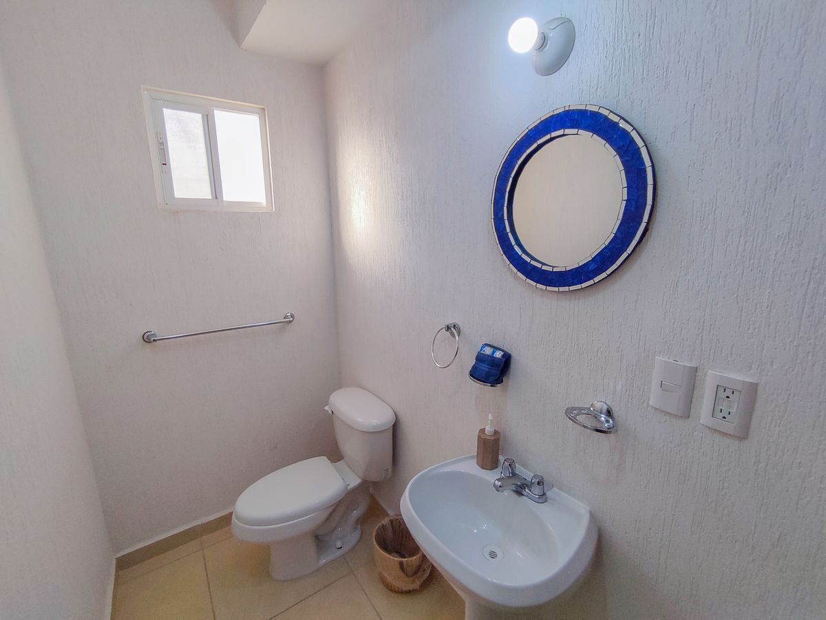 4 of 19: baño