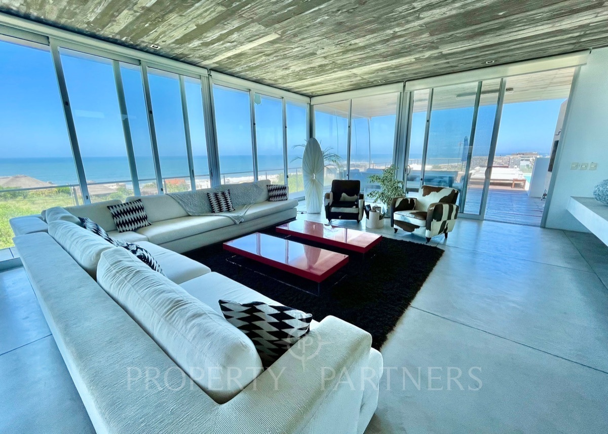 Espectacular Casa Moderna con Vista Insuperable en San Carlos