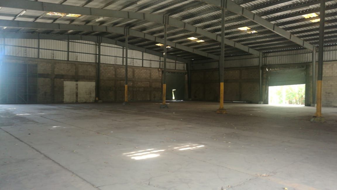 Nave industrial en venta de 1000 M2 y 22000 M2 de terreno en Azua, Rep