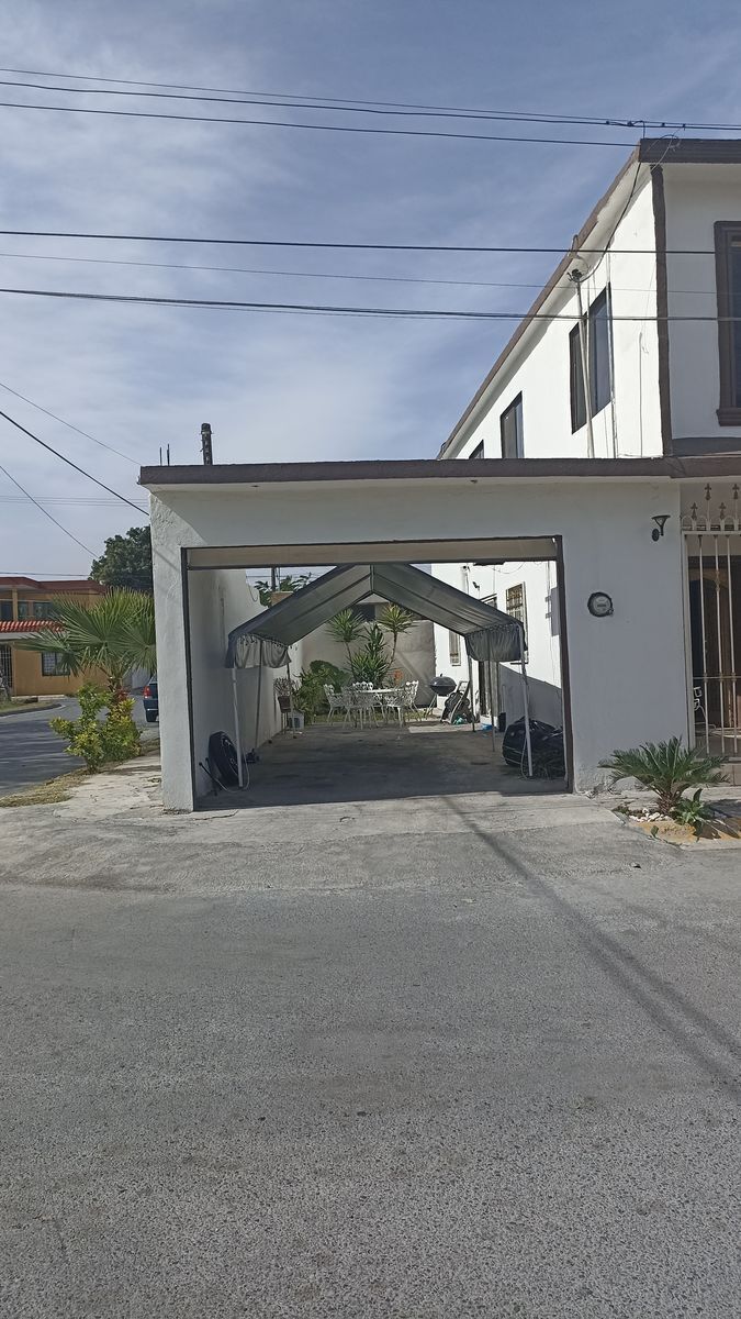 BONITA CASA EN SAN NICOLAS DE LOS GARZA