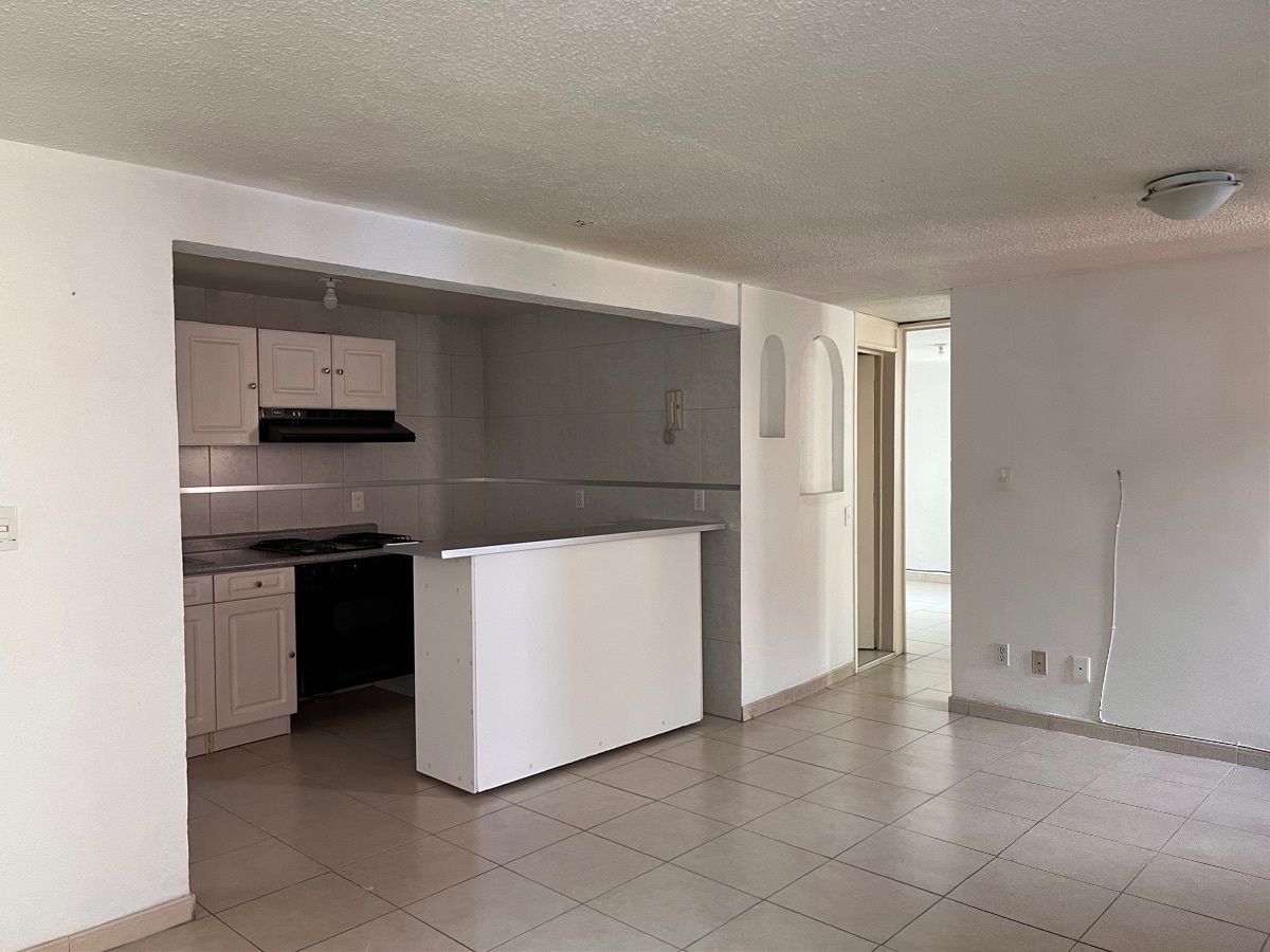 Renta departamento L.Verdes $8,000