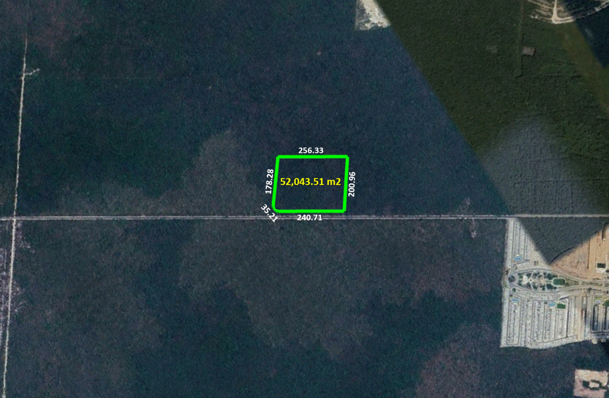 Terreno de 52,043 m2 en Playa del Carmen, Quintana Roo