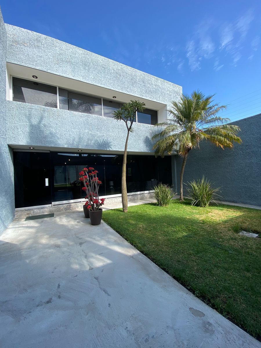 Gran casa en Venta cercana a Av. Patria y Av. Mariano Otero