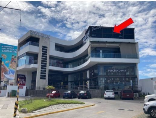 1 de 5: Fachada Plaza Zavaleta Center