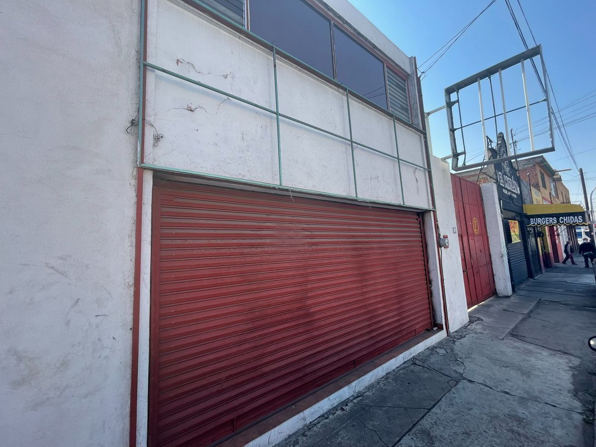 2 de 11: Cortina Local Comercial al frente