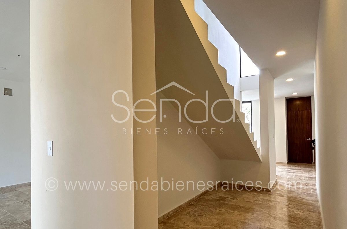 8 de 30: Escaleras-Pasillos