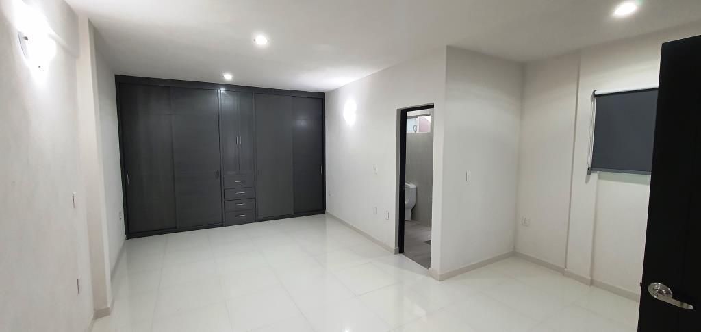 5 de 8: HABITACIÓN 1 CON BAÑO COMPLETO Y CLOSET