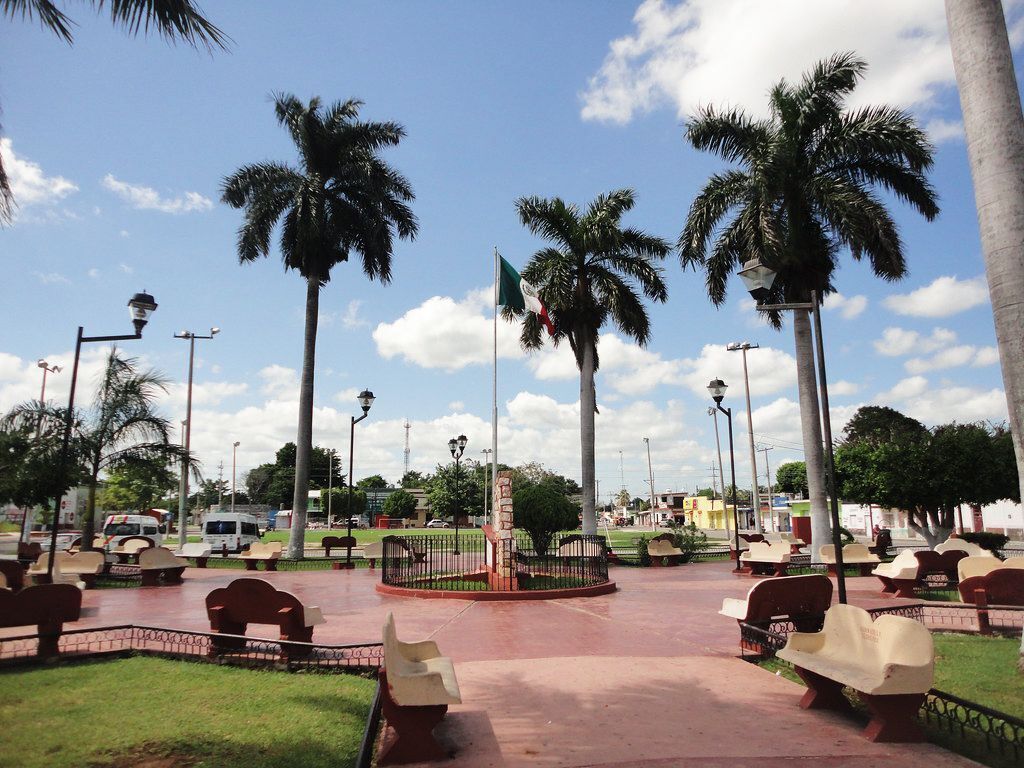 1 de 5: Plaza de Telchac Pueblo.