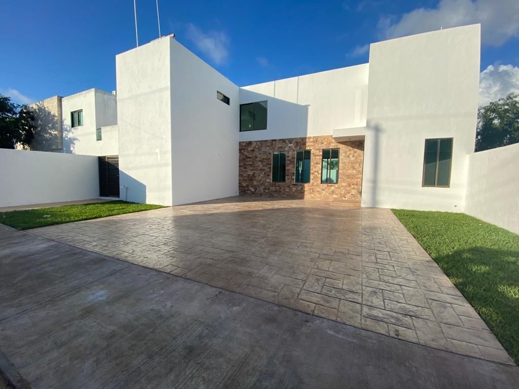 Casa con Gran Terreno en Zona Norte de Mérida con Alberca y 4 Recámaras Mod  3