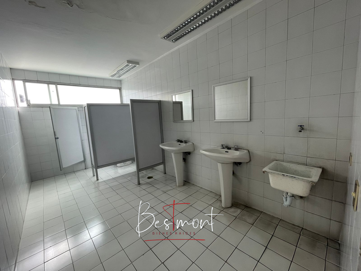 2 de 7: Baños Hombres