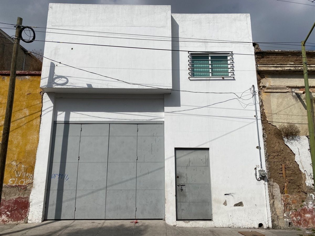 1 de 14: frente de bodega