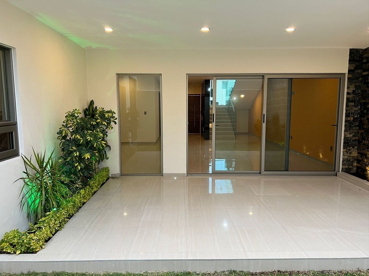 10 de 22: Patio trasero