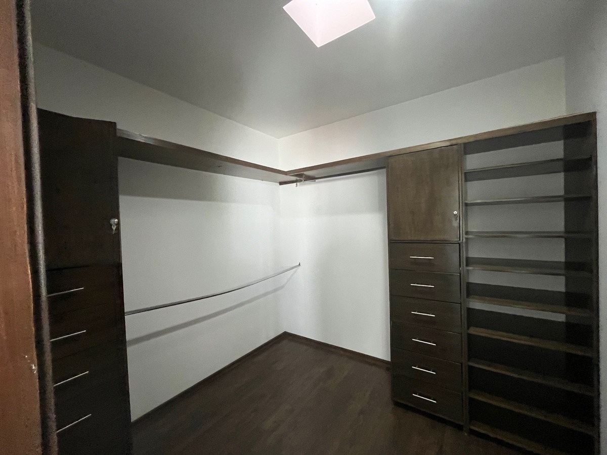 24 de 44: clóset vestidor recámara principal