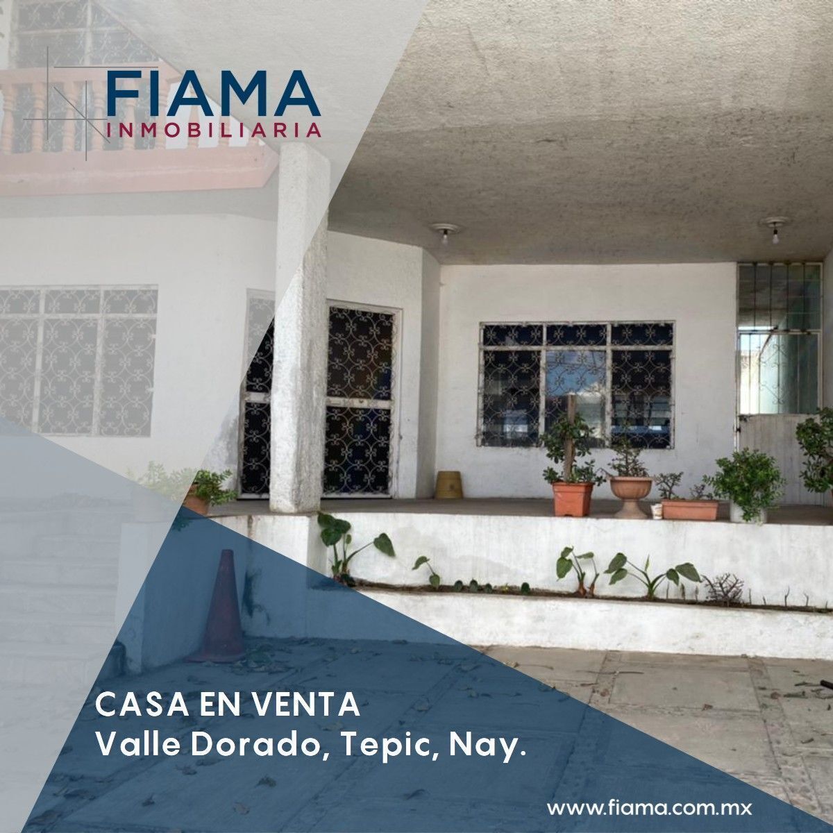 CASA EN VENTA EN COL. VALLE DORADO, TEPIC