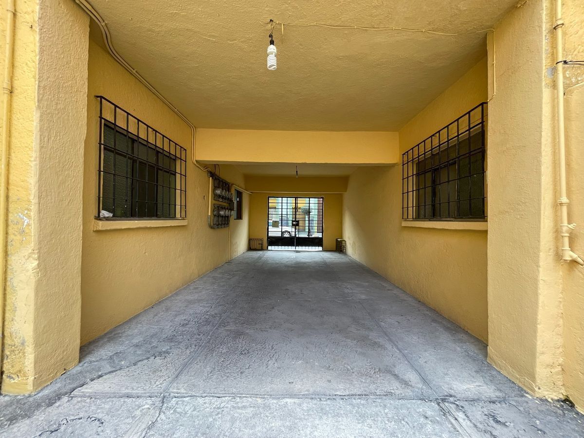 3 de 19: Entrada al Condominio