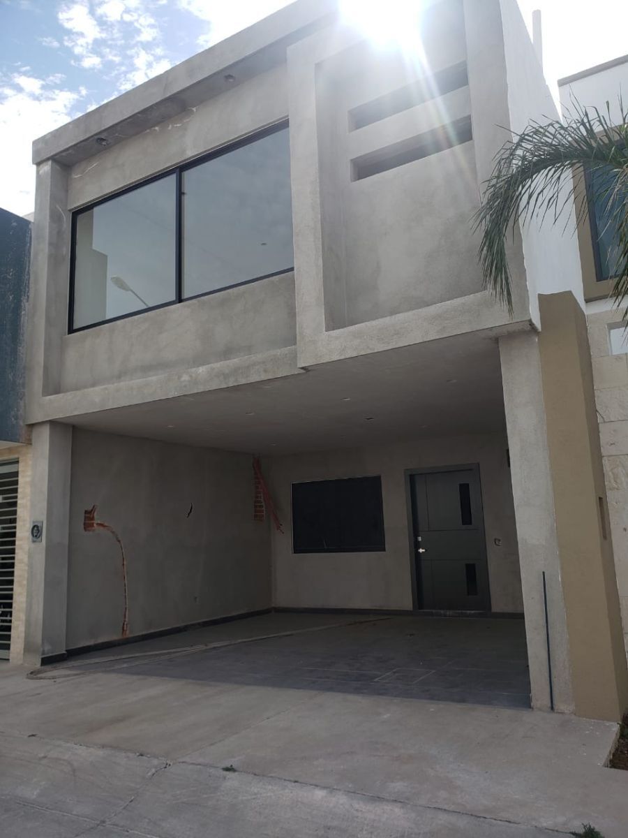 1 de 10: FACHADA PRINCIPAL.