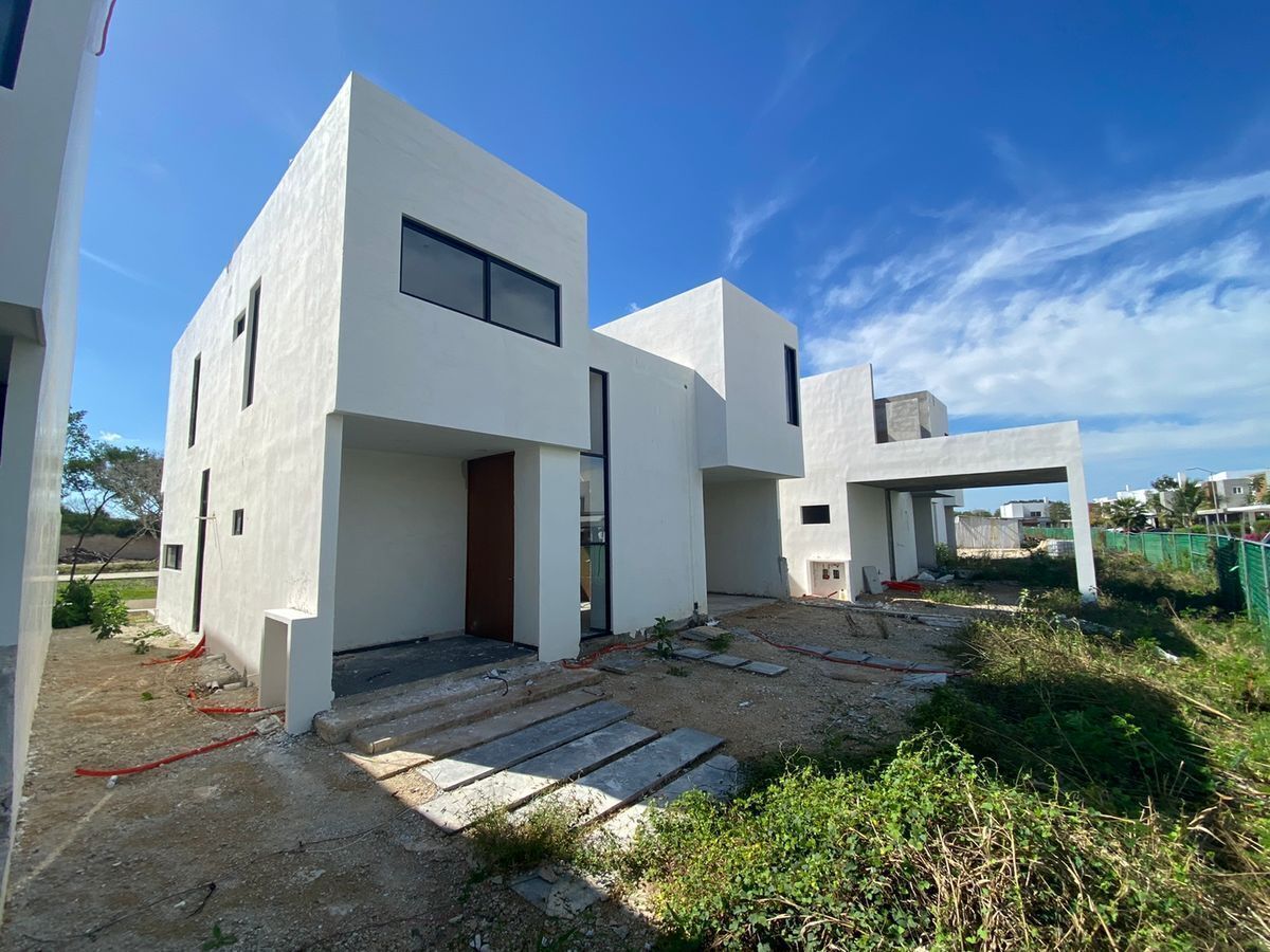 Casa con piscina en Blancocielo, club Altozano Mérida VENTA