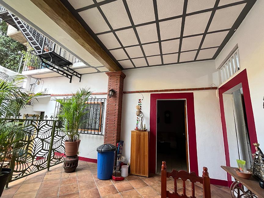 6 of 28: Patio / terrace