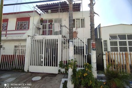 INVERSIONISTAS! Casa en Alcalde Barranquitas Guadalajara Jal. A 2 min de  CUCSH