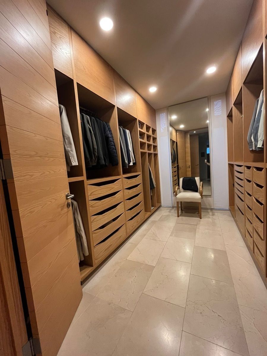 23 de 35: vestidor recamara principal 