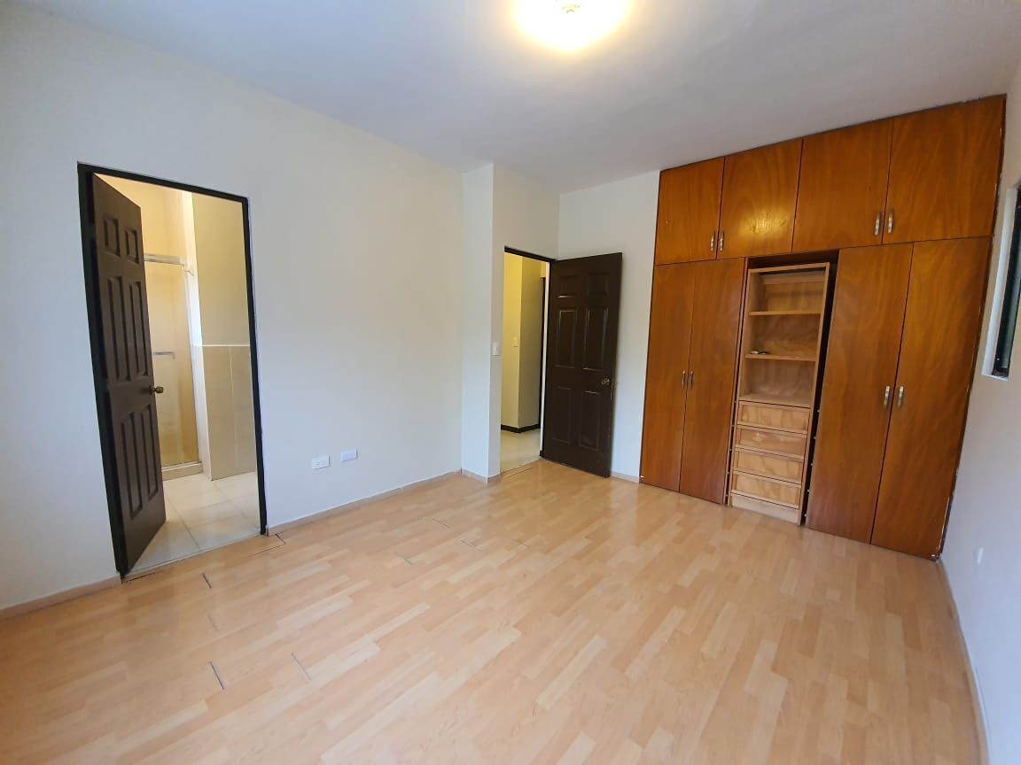 18 de 32: Recámara Principal con closet y clima