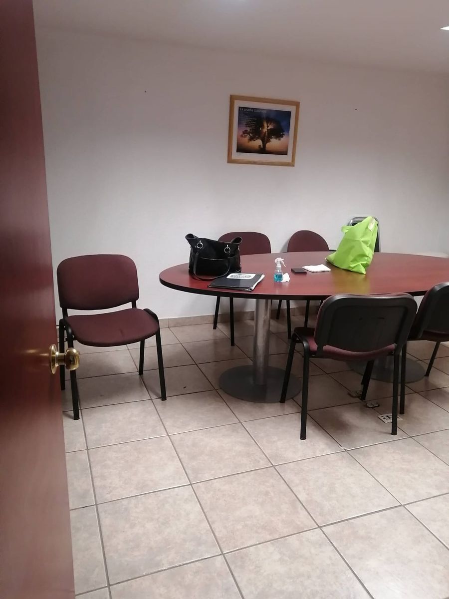 UNA OFICINA