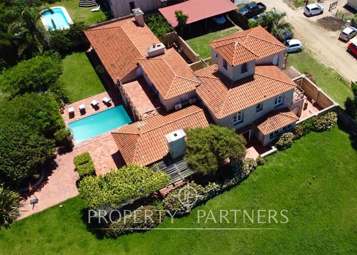 Espectacular casa estilo italiano a pasos de la playa en undefined