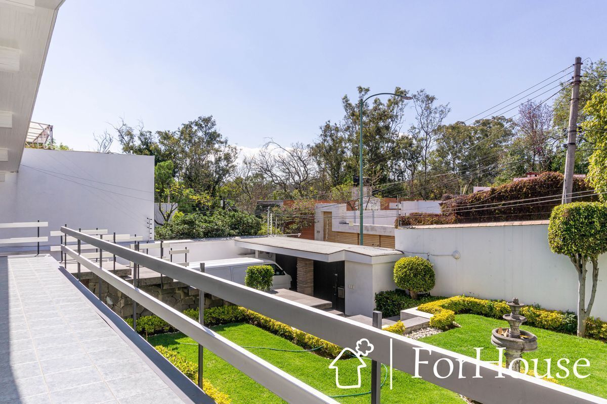 7 of 24: Terraza patio frontal