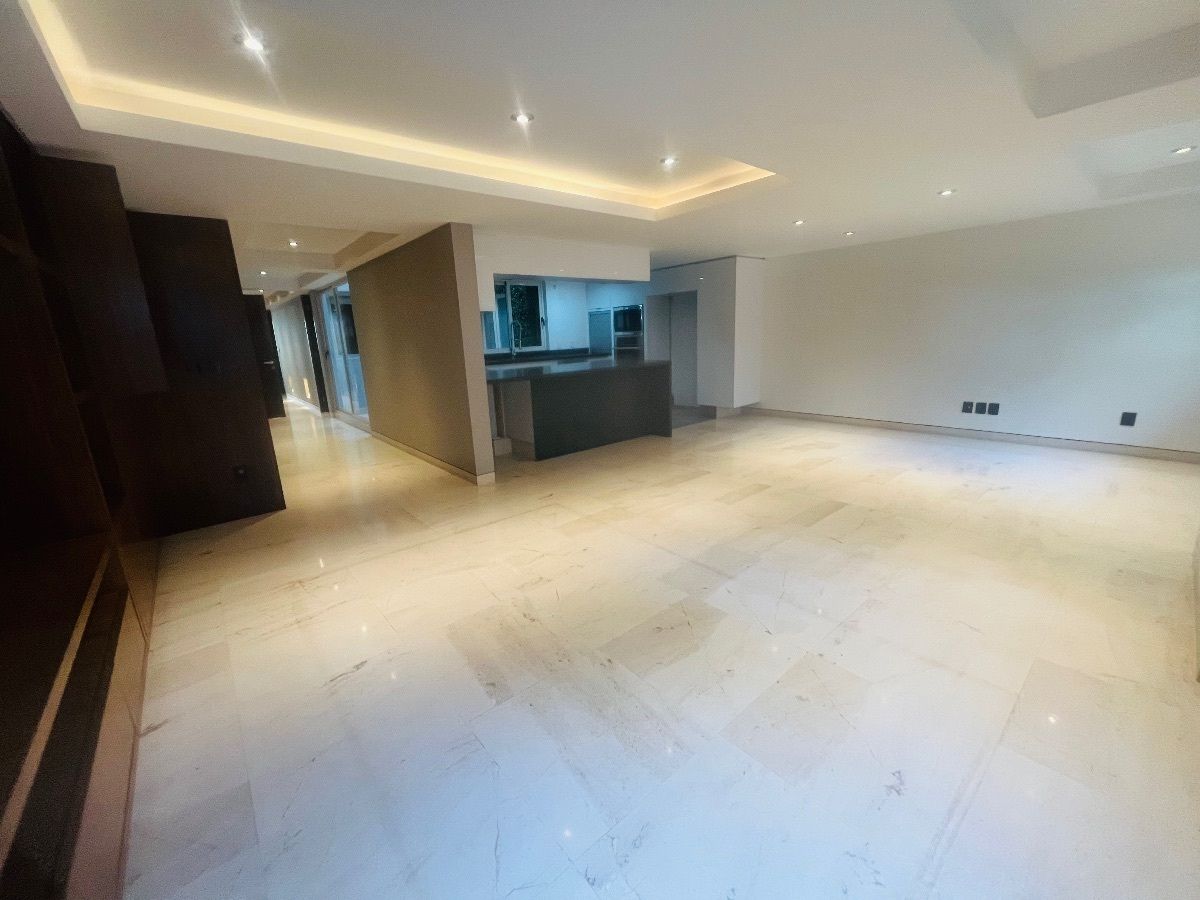 3 de 24: Estancia comedor con cocina abierta