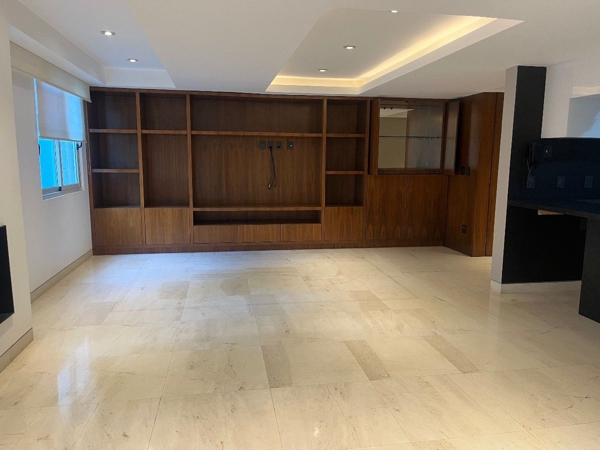 5 de 24: Mueble en sala comedor