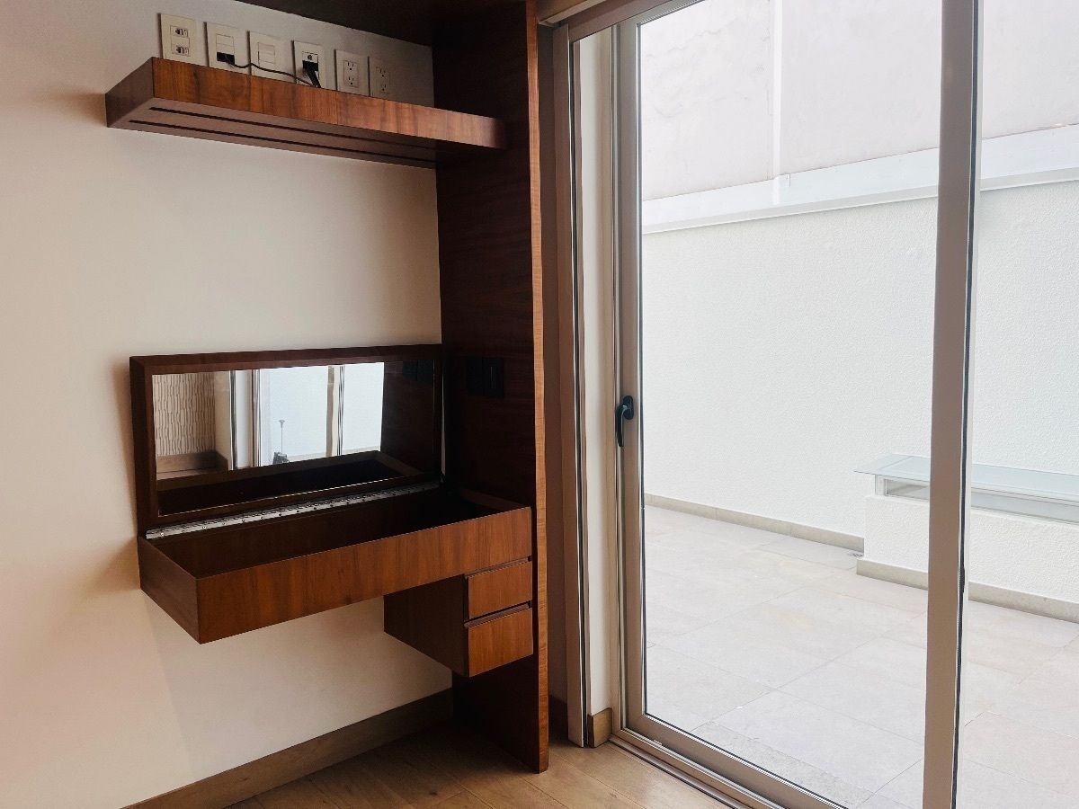 13 de 24: Recámara principal conectada a terraza