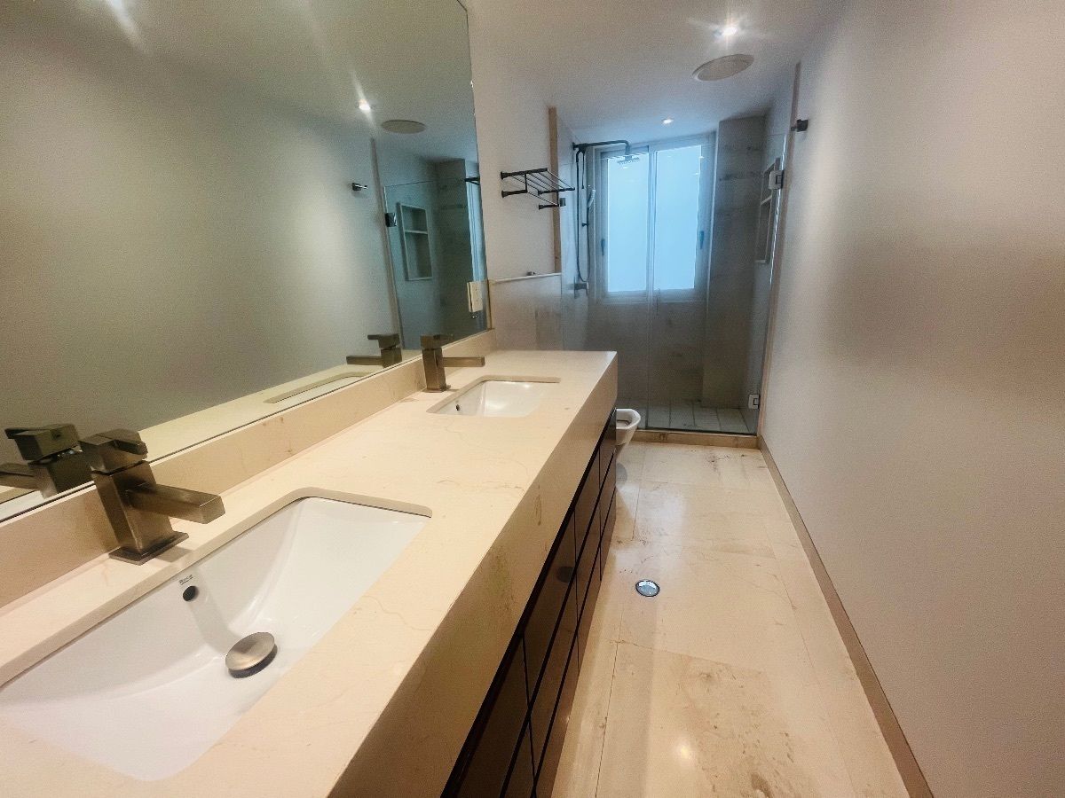 16 de 24: Baño recámara principal