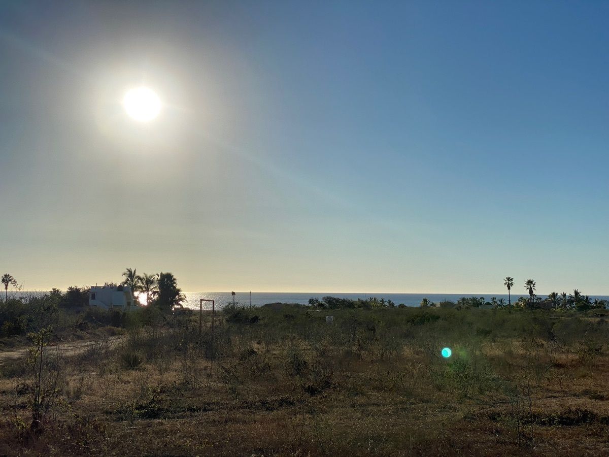 12 de 23: Vista a mar desde terreno en loma muy cercano.