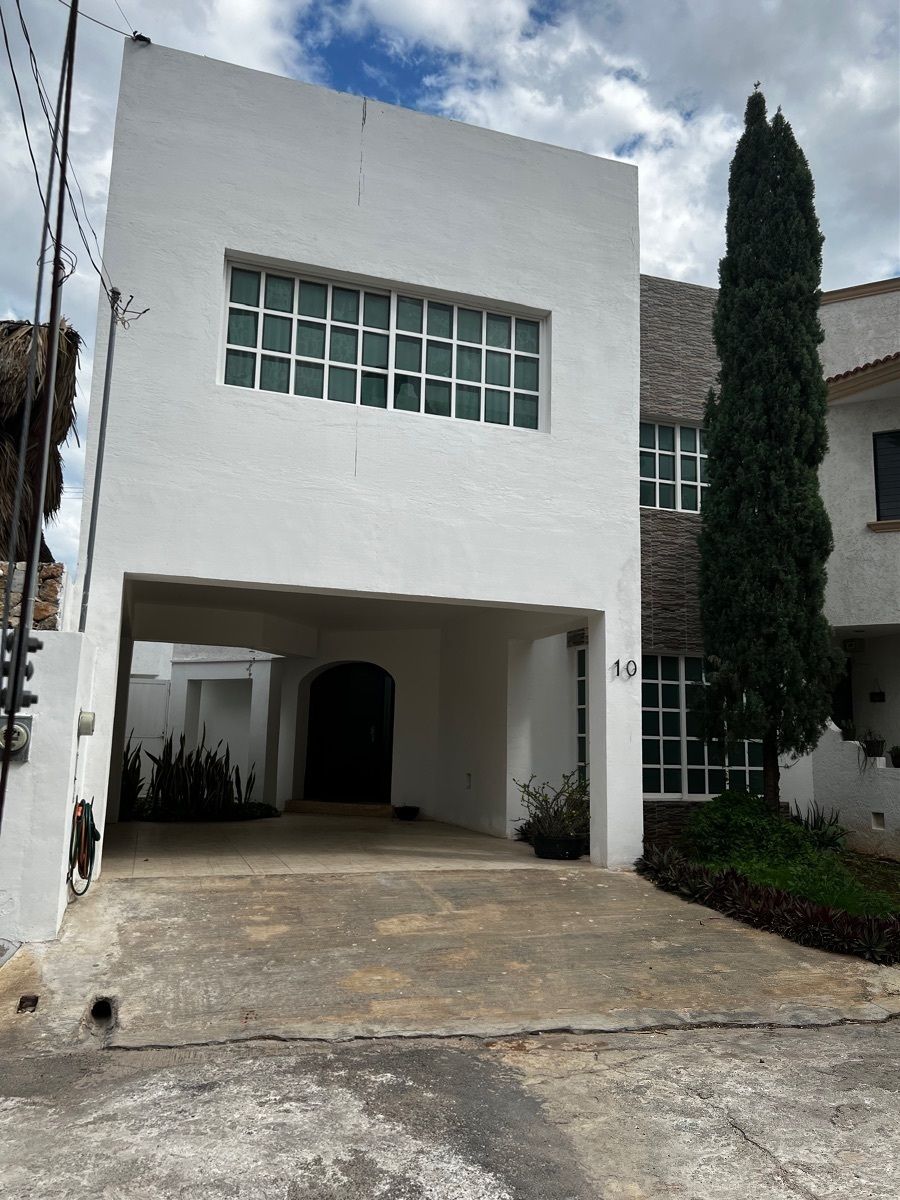 EN RENTA, Casa amueblada en privada Campeche