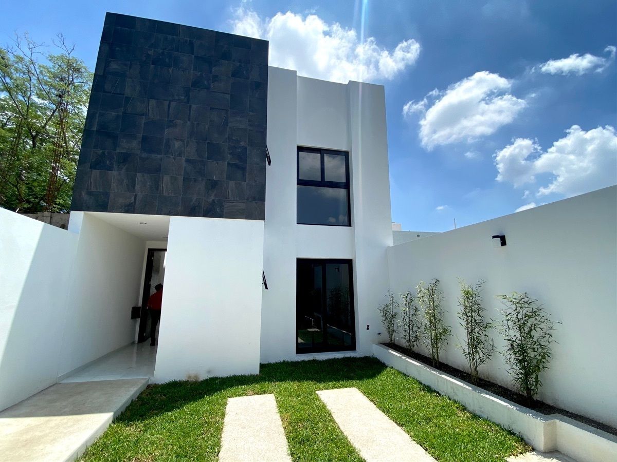 Casa en Pre-Venta con recámara en planta baja frente al Colegio Americano