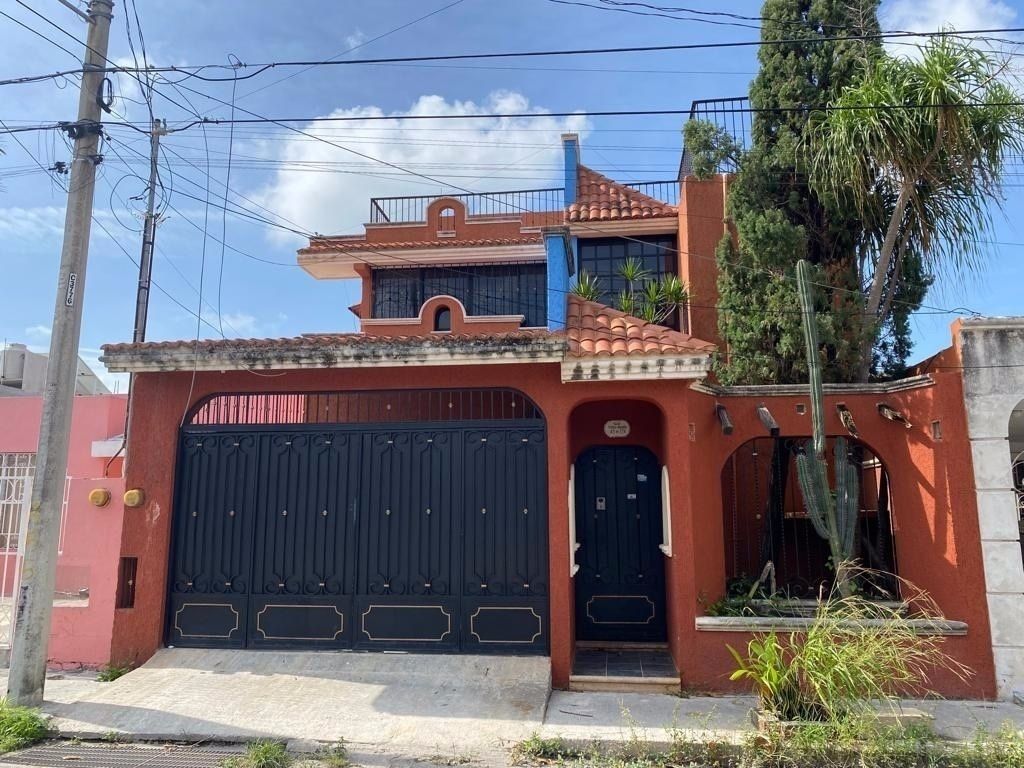 RESIDENCIA EN FRANCISCO DE MONTEJO DE 4 RECÁMARAS Y ALBERCA.