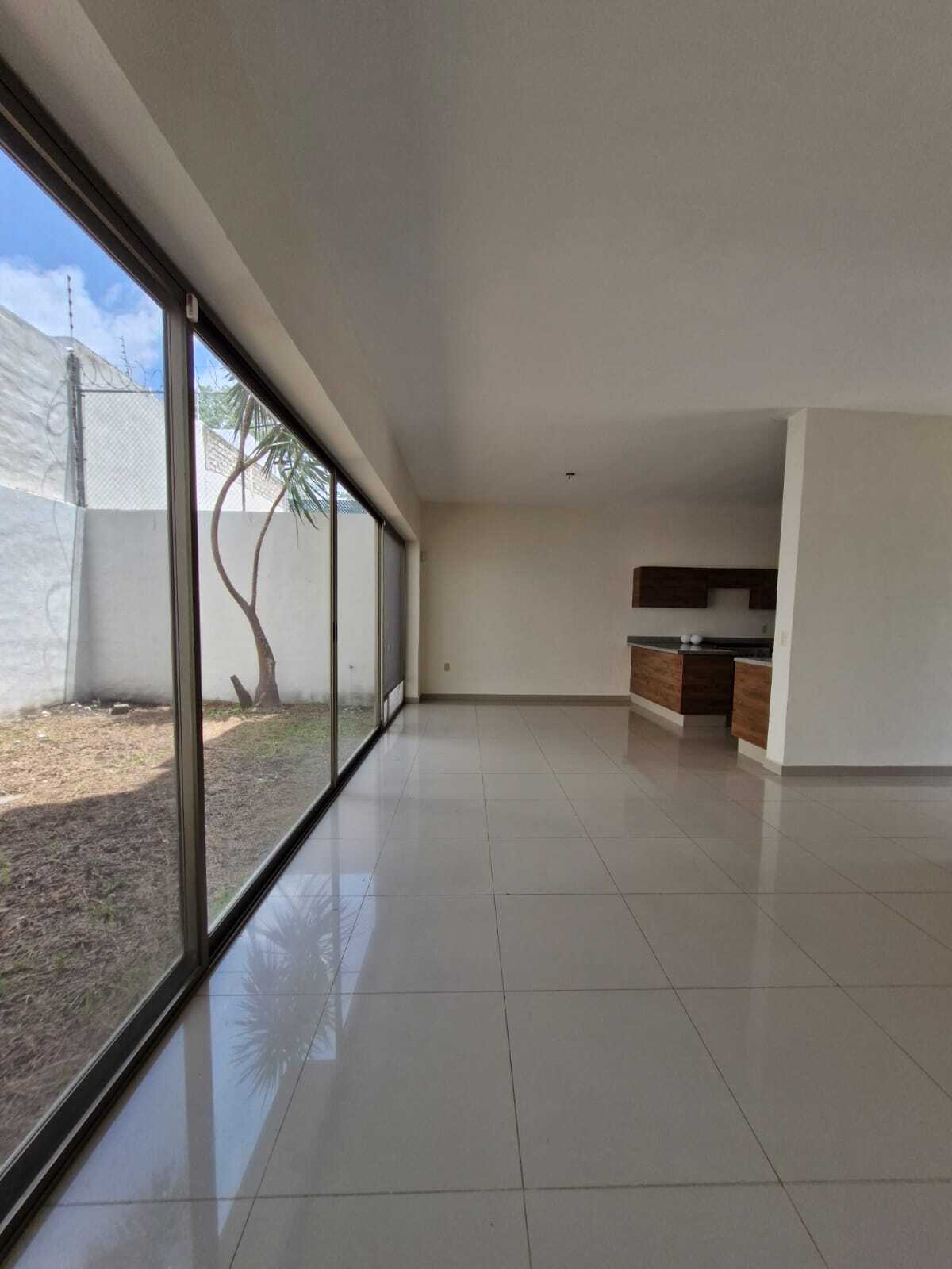 3 de 13: Sala comedor