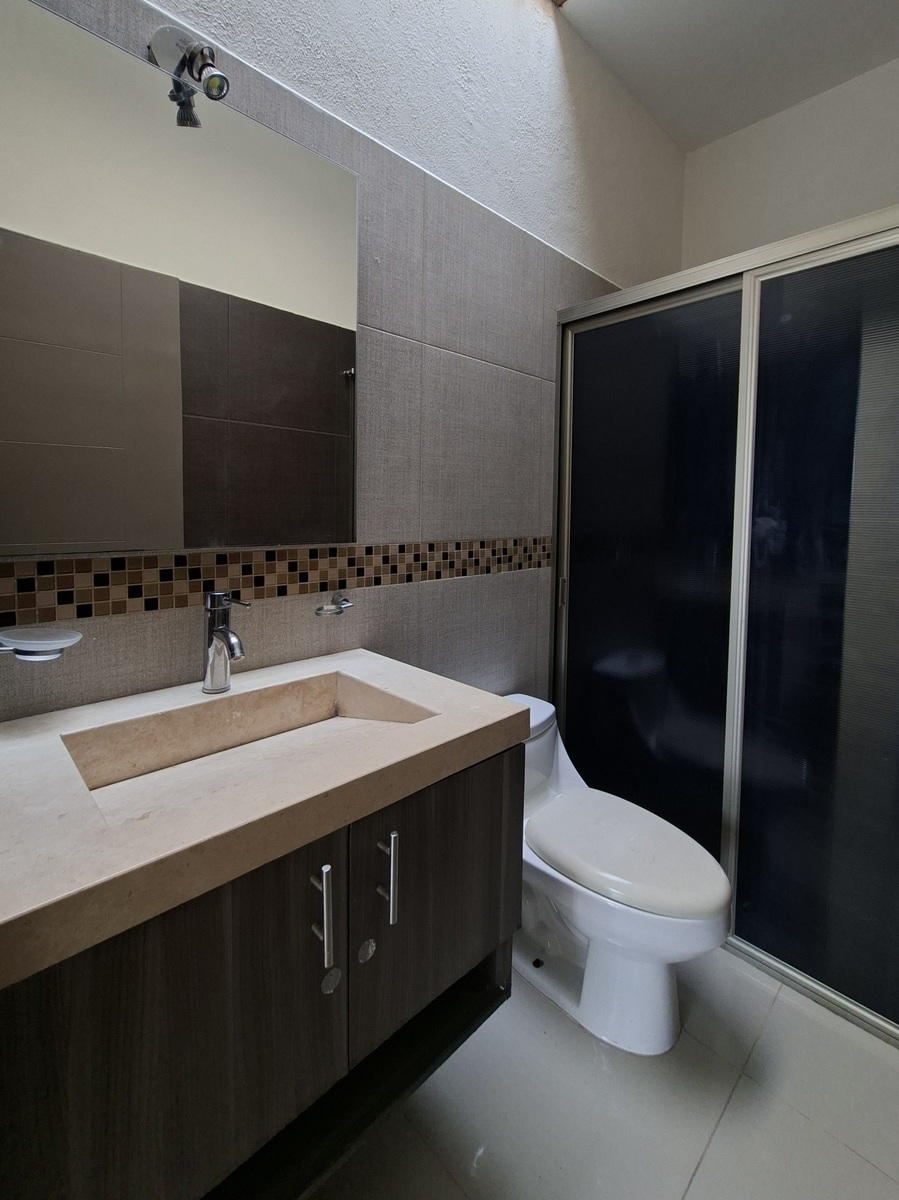 11 de 13: Baño completo