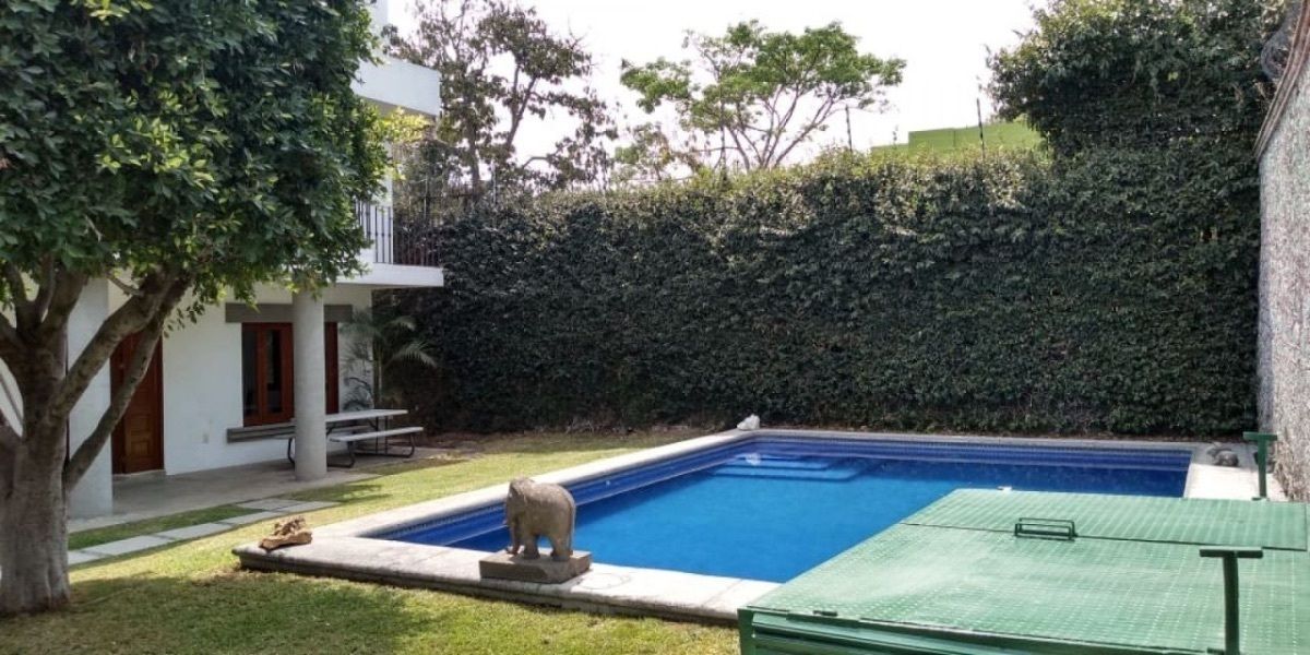 CASA CON ALBERCA EN CUERNAVACA MORELOS clave CS431