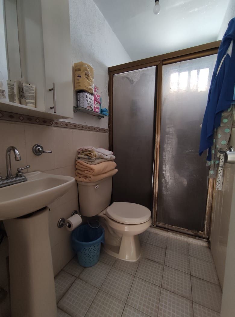 9 de 12: baño completo en planta alta