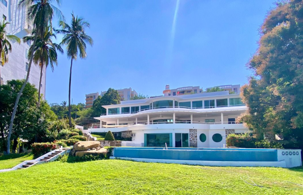 Villa con playa privada en venta Club de Yates Acapulco