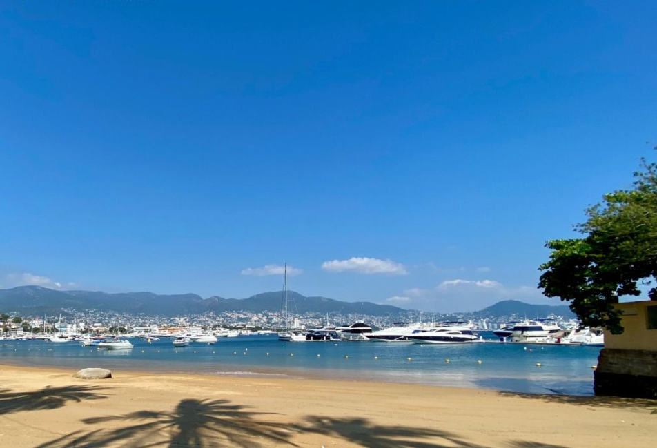 Villa con playa privada en venta Club de Yates Acapulco