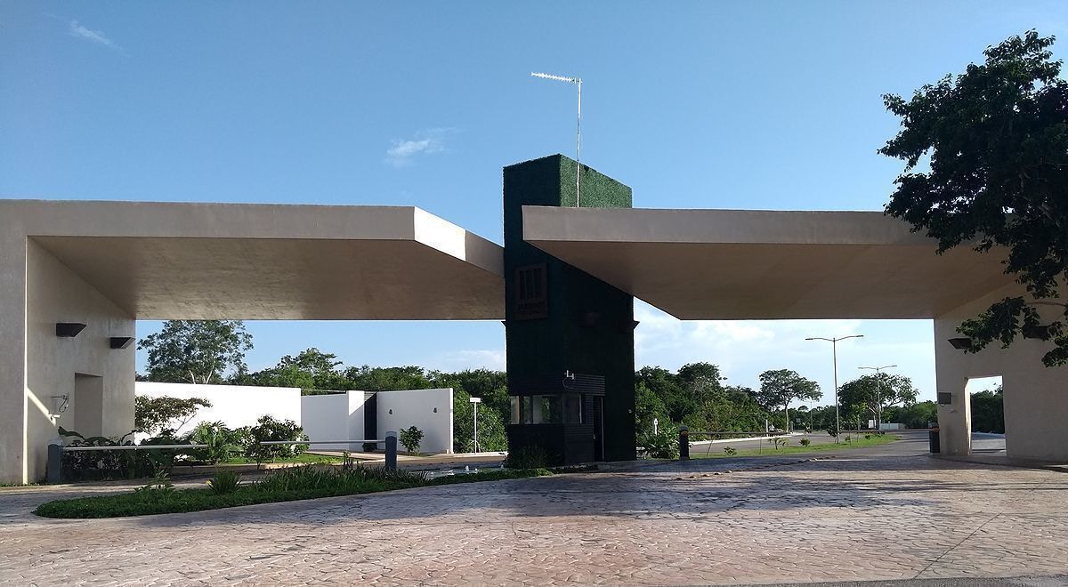 Lote Residencial en Esquina Venta en Mérida en Privada Jardines de Rejoyada