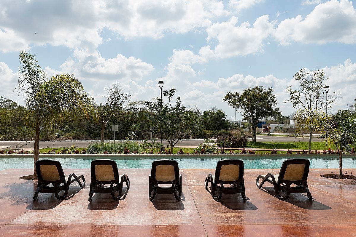 7 de 25: Piscina y Área de Amenidades Principal